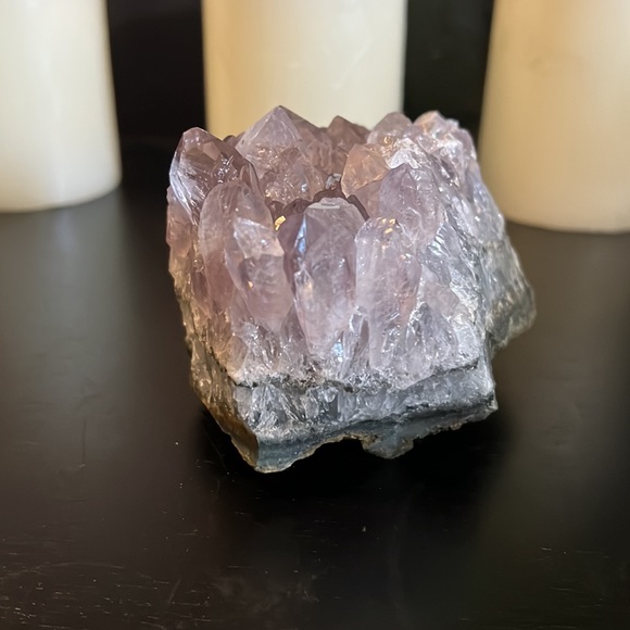 Amethyst cluster with lots of rainbows and points - Picture 5 of 8